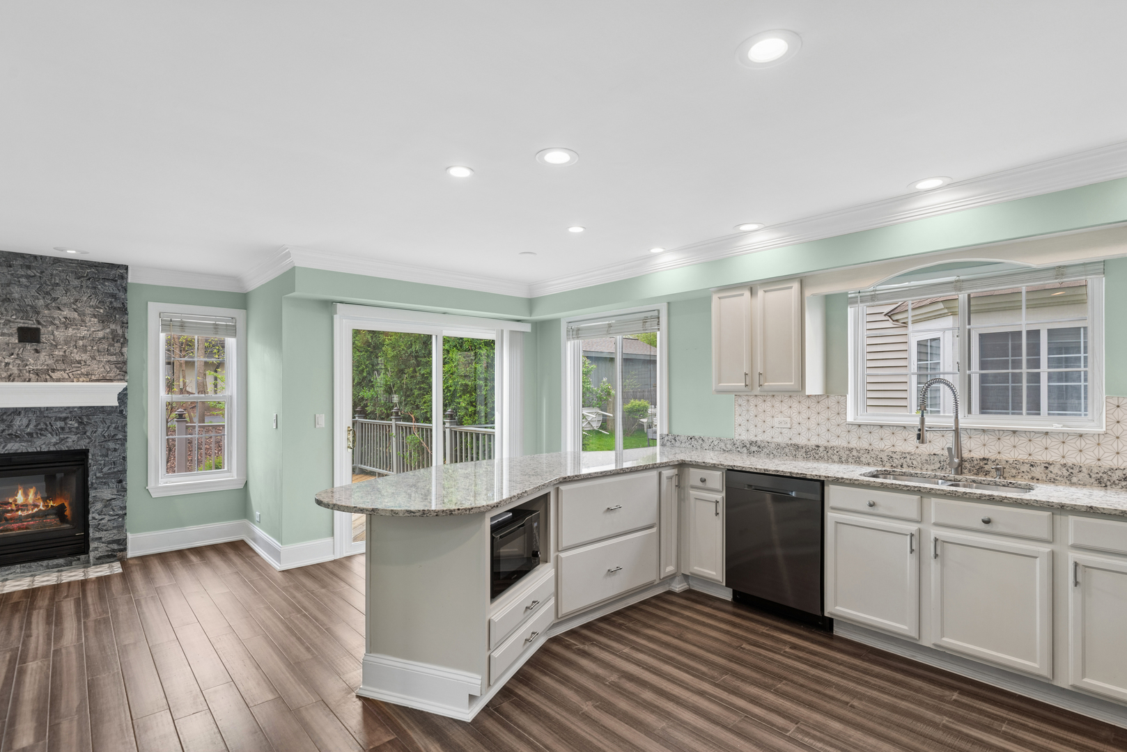 955 Blackburn Drive, Grayslake, IL 60030