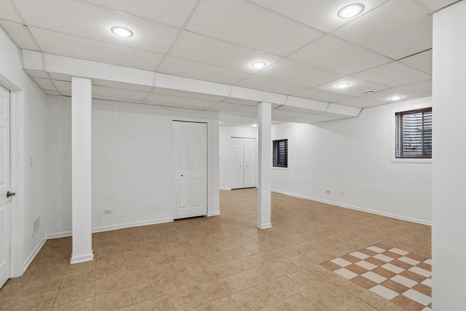 955 Blackburn Drive, Grayslake, IL 60030