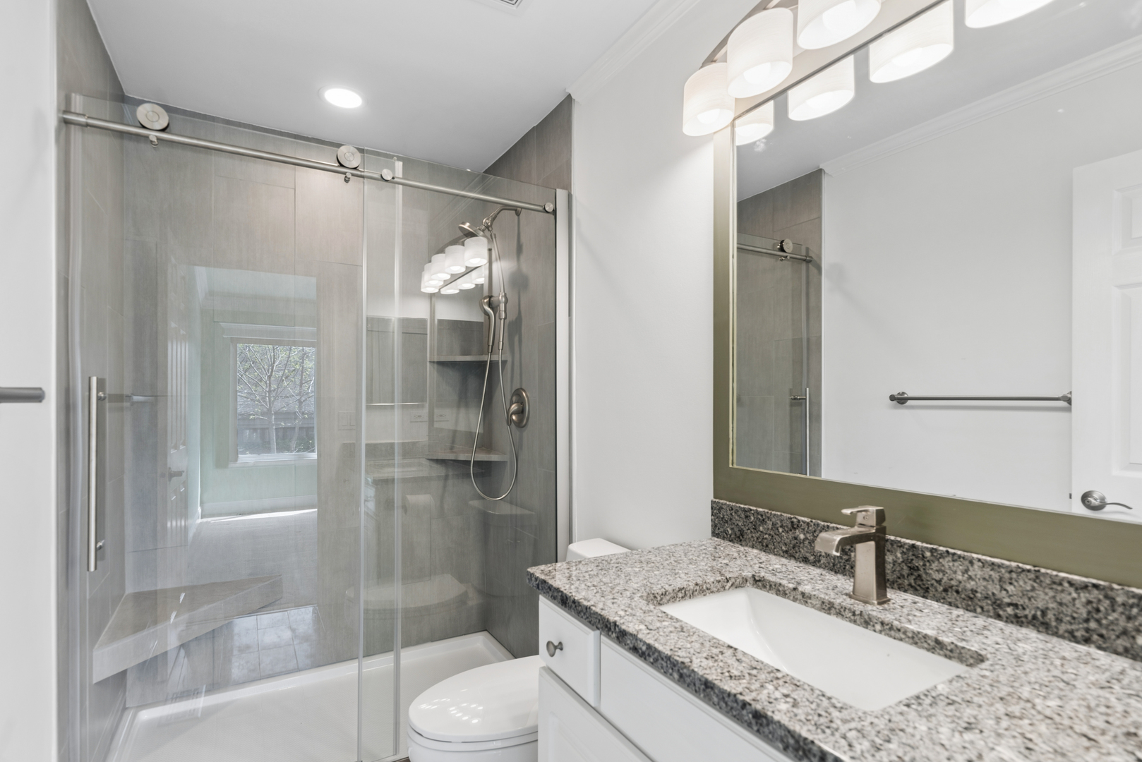 955 Blackburn Drive, Grayslake, IL 60030