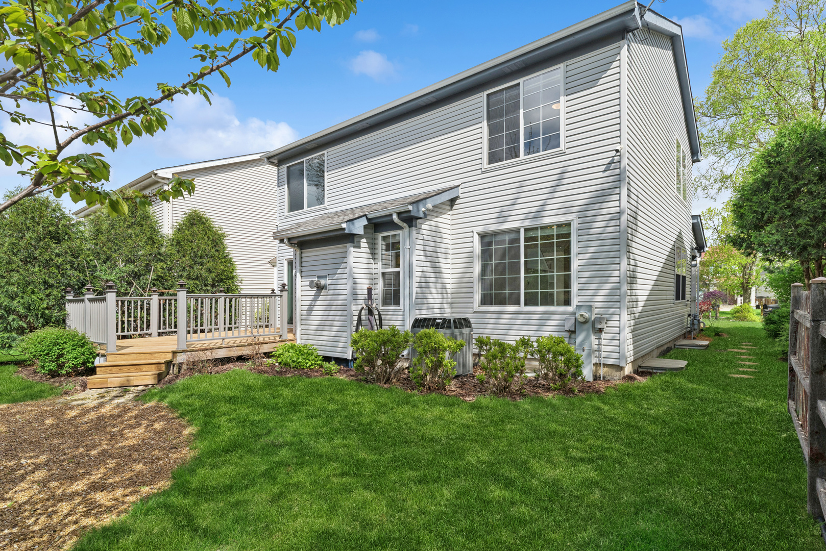 955 Blackburn Drive, Grayslake, IL 60030