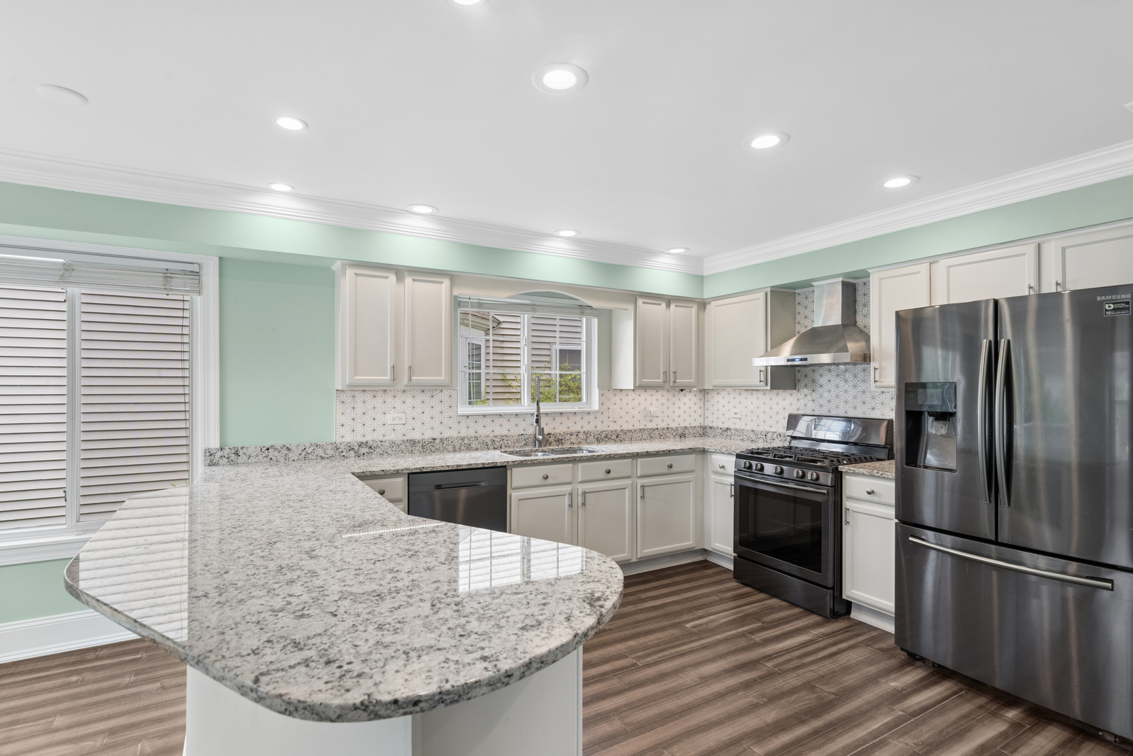 955 Blackburn Drive, Grayslake, IL 60030