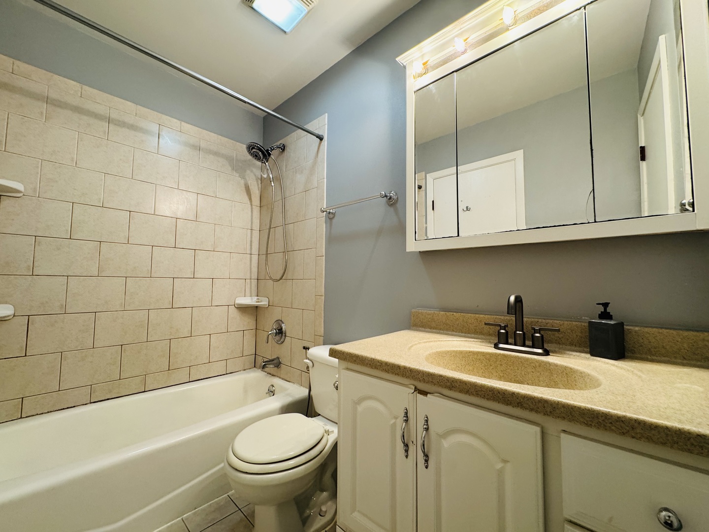 923 Daniels Court, Schaumburg, IL 60194