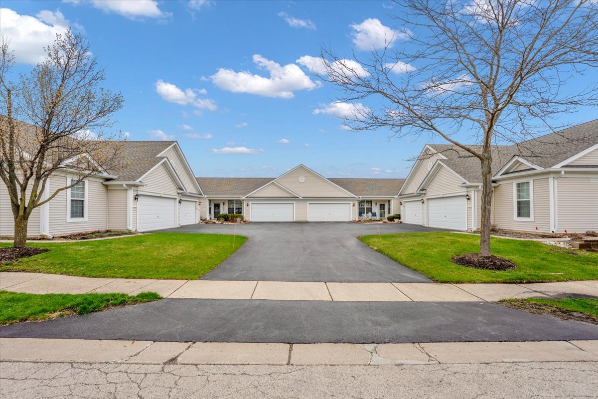 14084 Moraine Hills Drive, Huntley, IL 60142