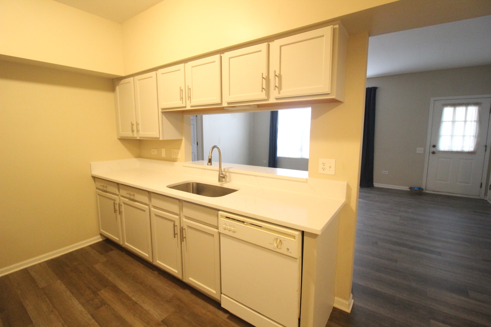 2903 STONEWATER Drive #2903, Naperville, IL 60564