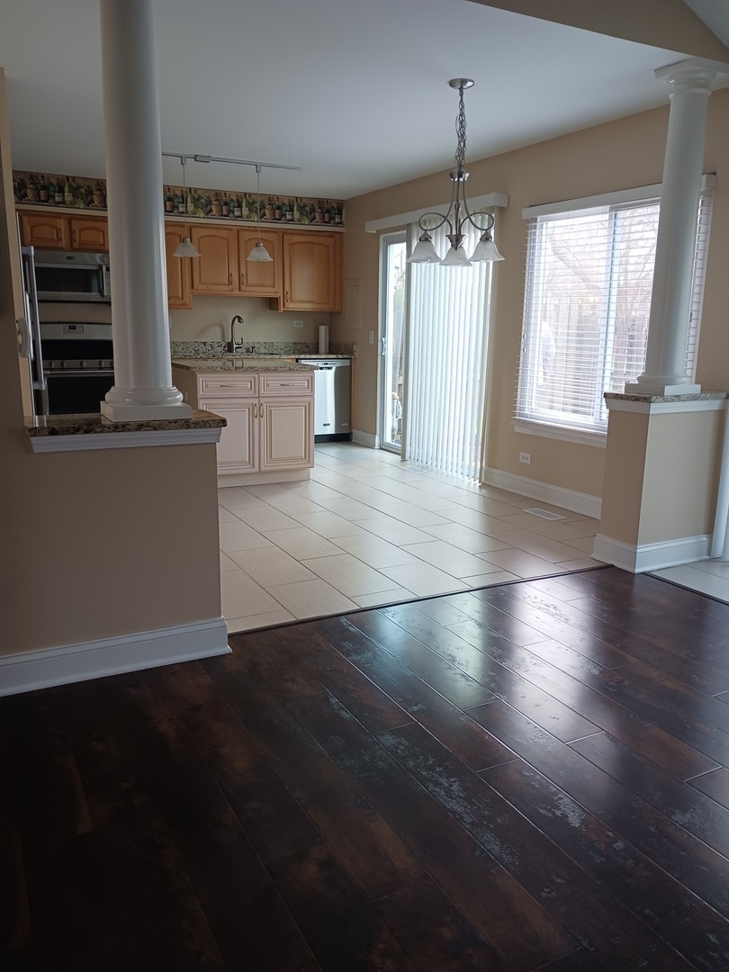 734 Colorado Court #734, Carol Stream, IL 60188