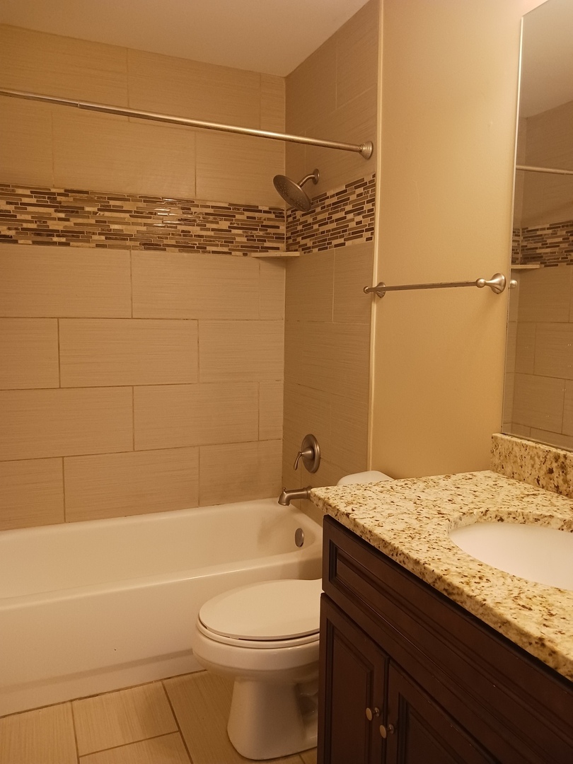 734 Colorado Court #734, Carol Stream, IL 60188