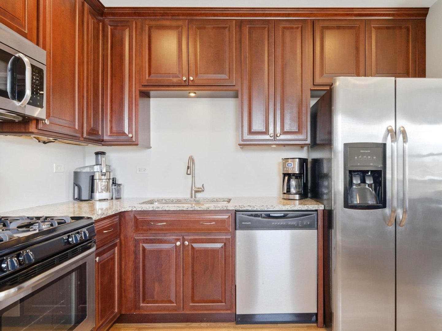 10265 Dickens Street, Westchester, IL 60154