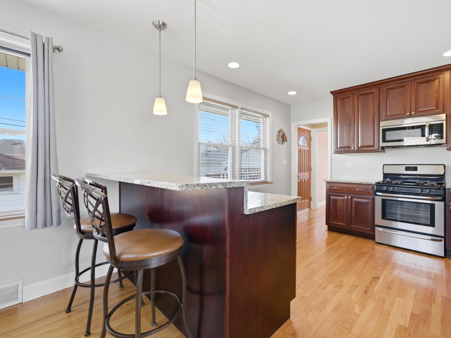 10265 Dickens Street, Westchester, IL 60154