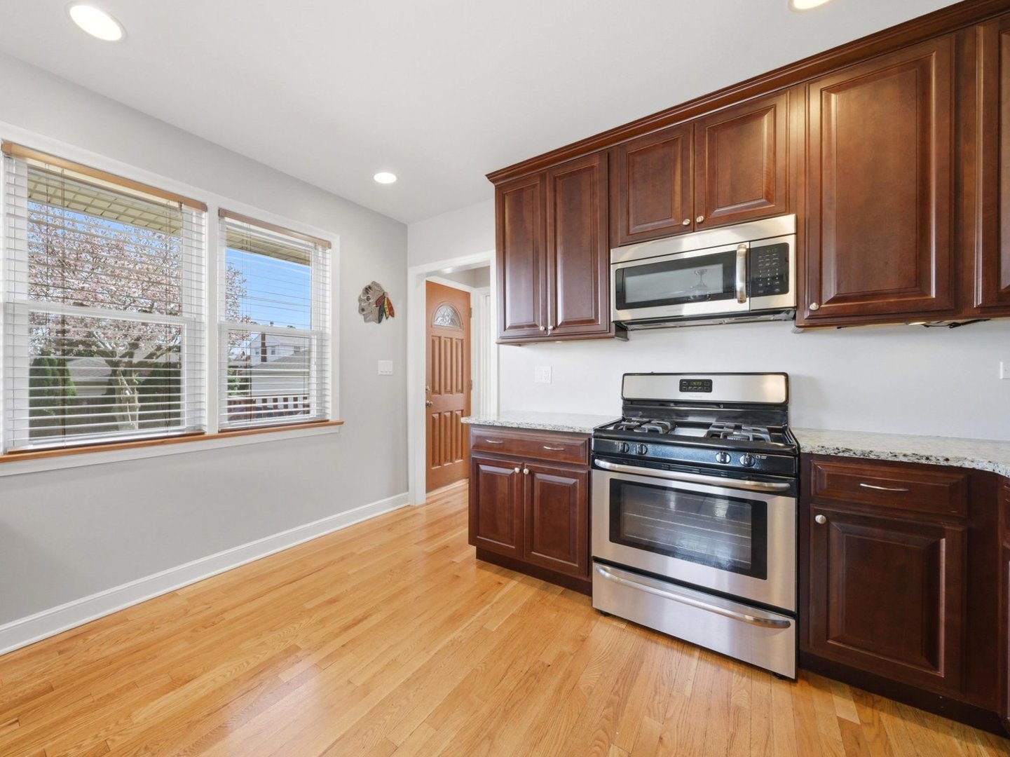 10265 Dickens Street, Westchester, IL 60154