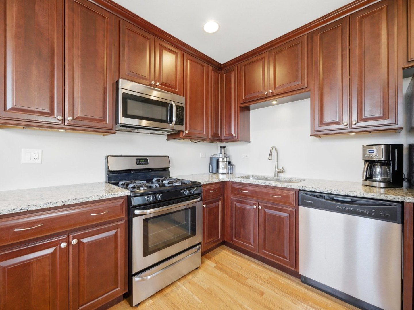 10265 Dickens Street, Westchester, IL 60154