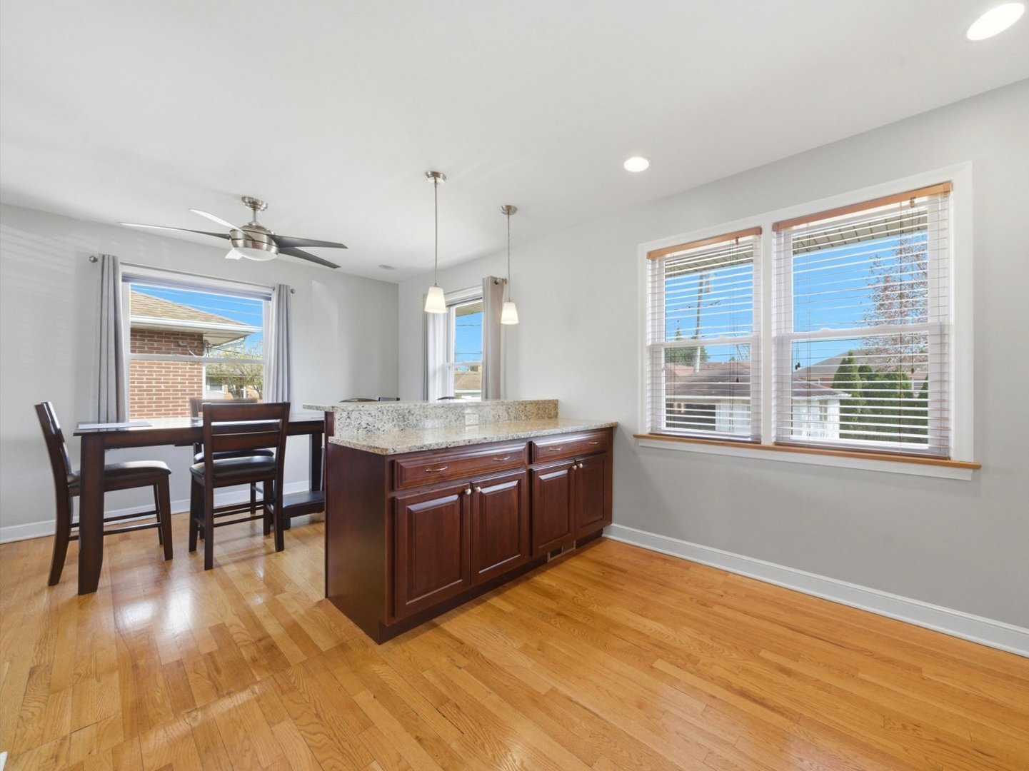 10265 Dickens Street, Westchester, IL 60154