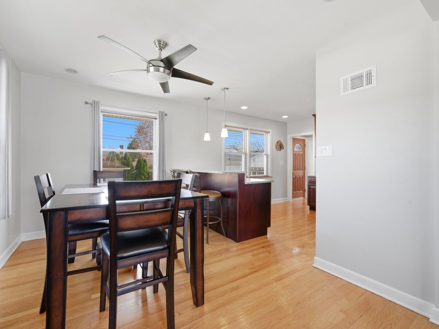 10265 Dickens Street, Westchester, IL 60154