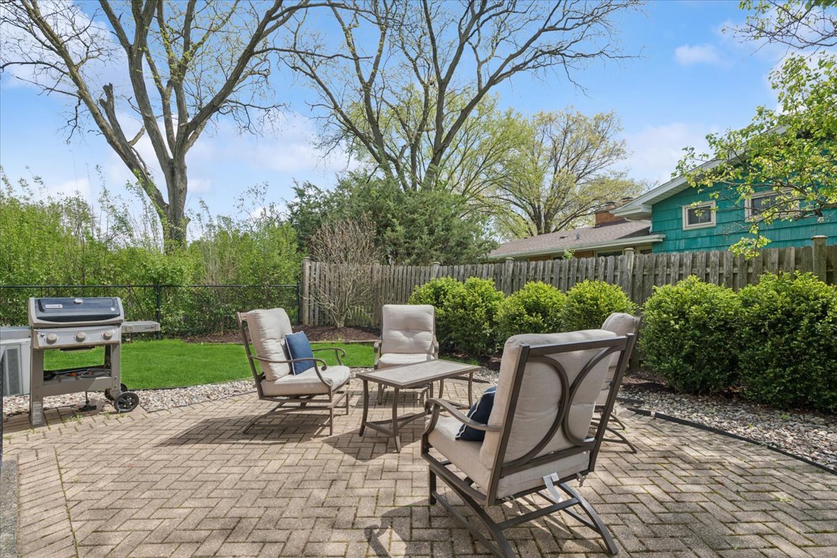 611 50th Place, Western Springs, IL 60558