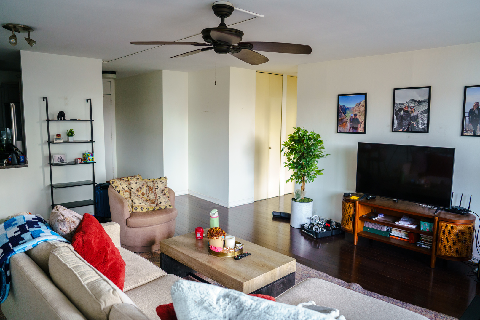 1560 N Sandburg Terrace #503J, Chicago, IL 60610