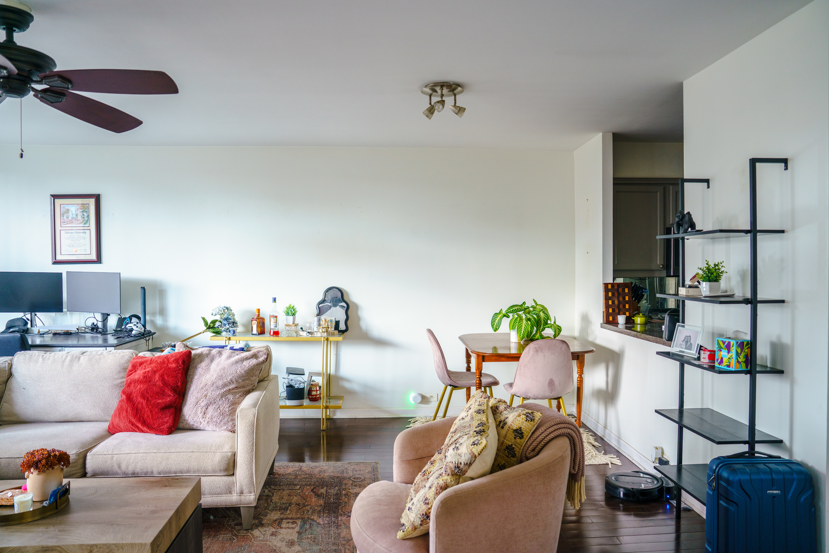 1560 N Sandburg Terrace #503J, Chicago, IL 60610