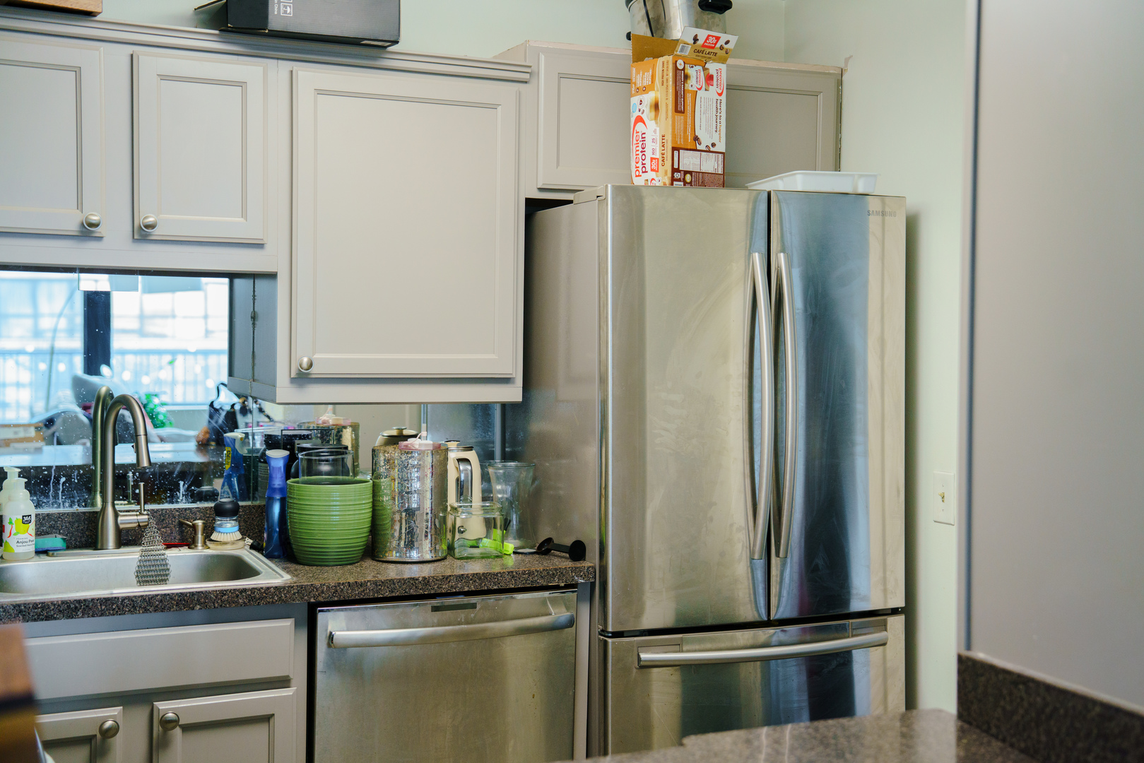 1560 N Sandburg Terrace #503J, Chicago, IL 60610