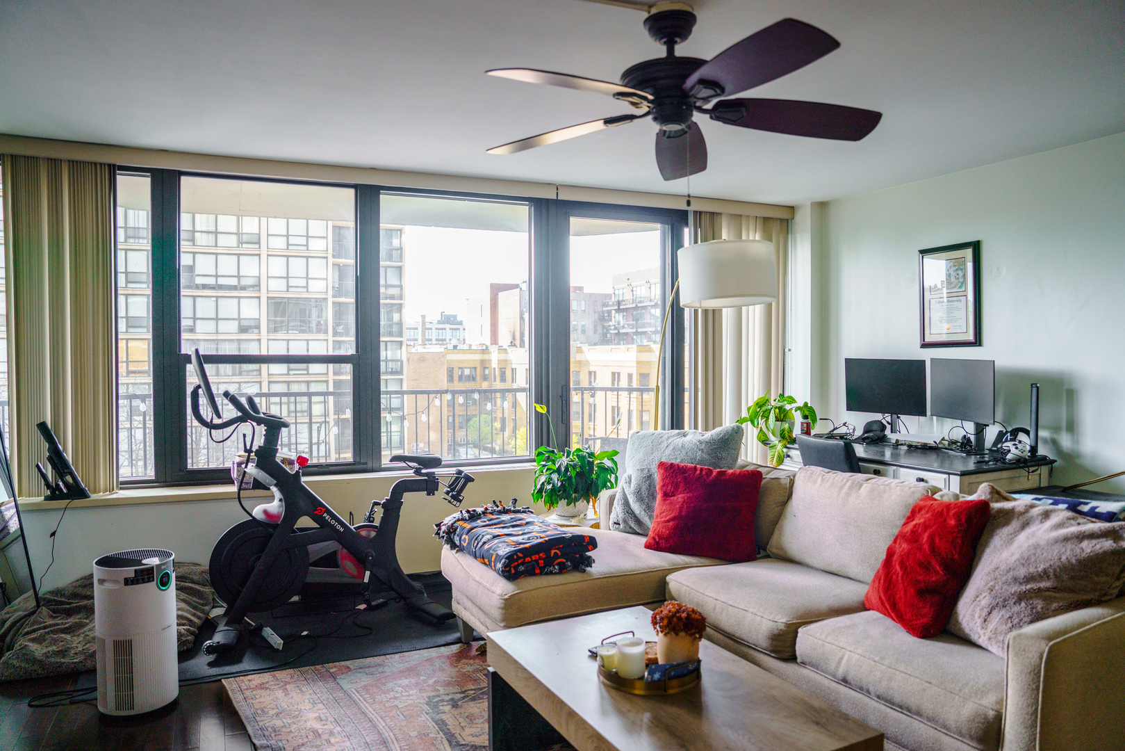 1560 N Sandburg Terrace #503J, Chicago, IL 60610