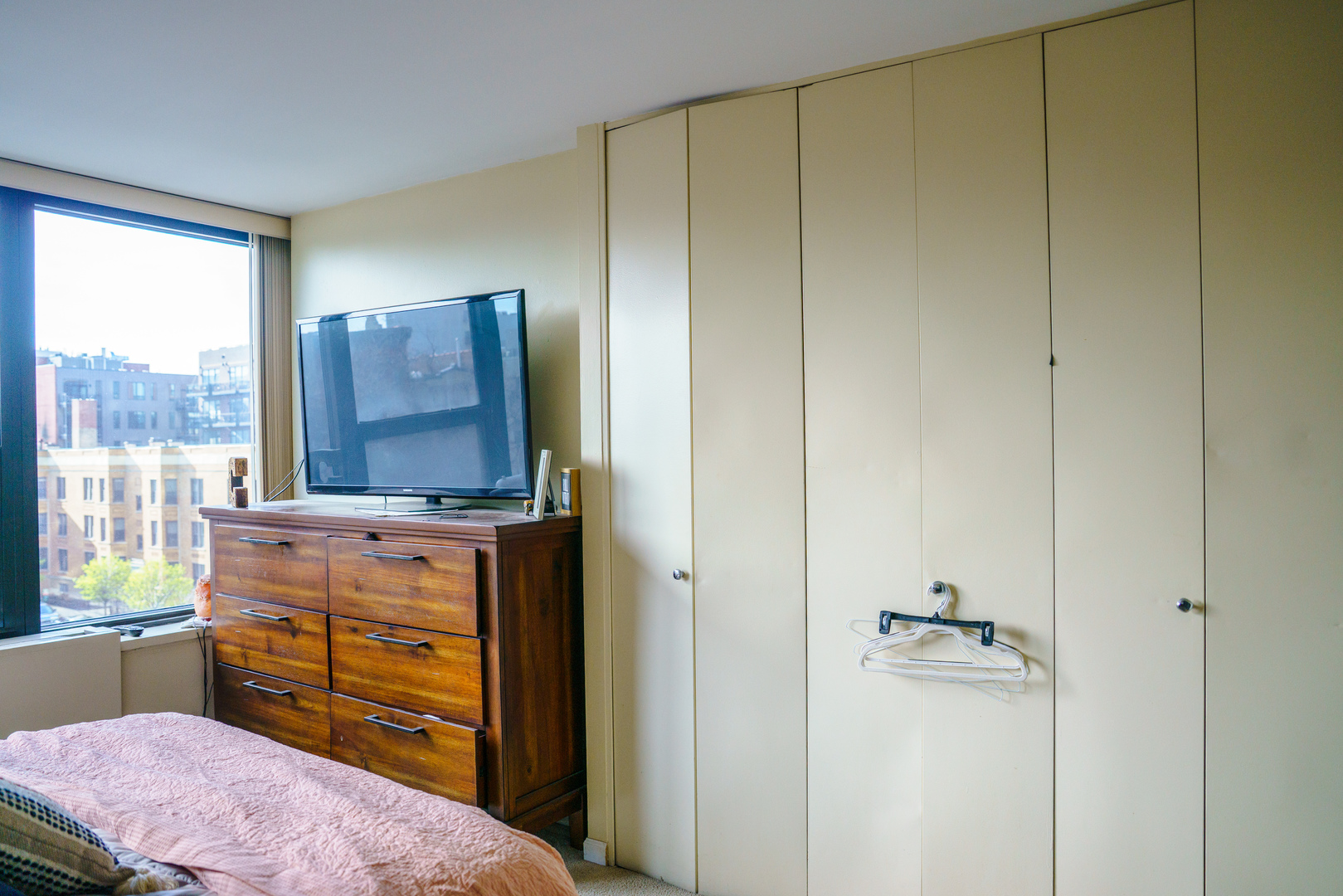 1560 N Sandburg Terrace #503J, Chicago, IL 60610