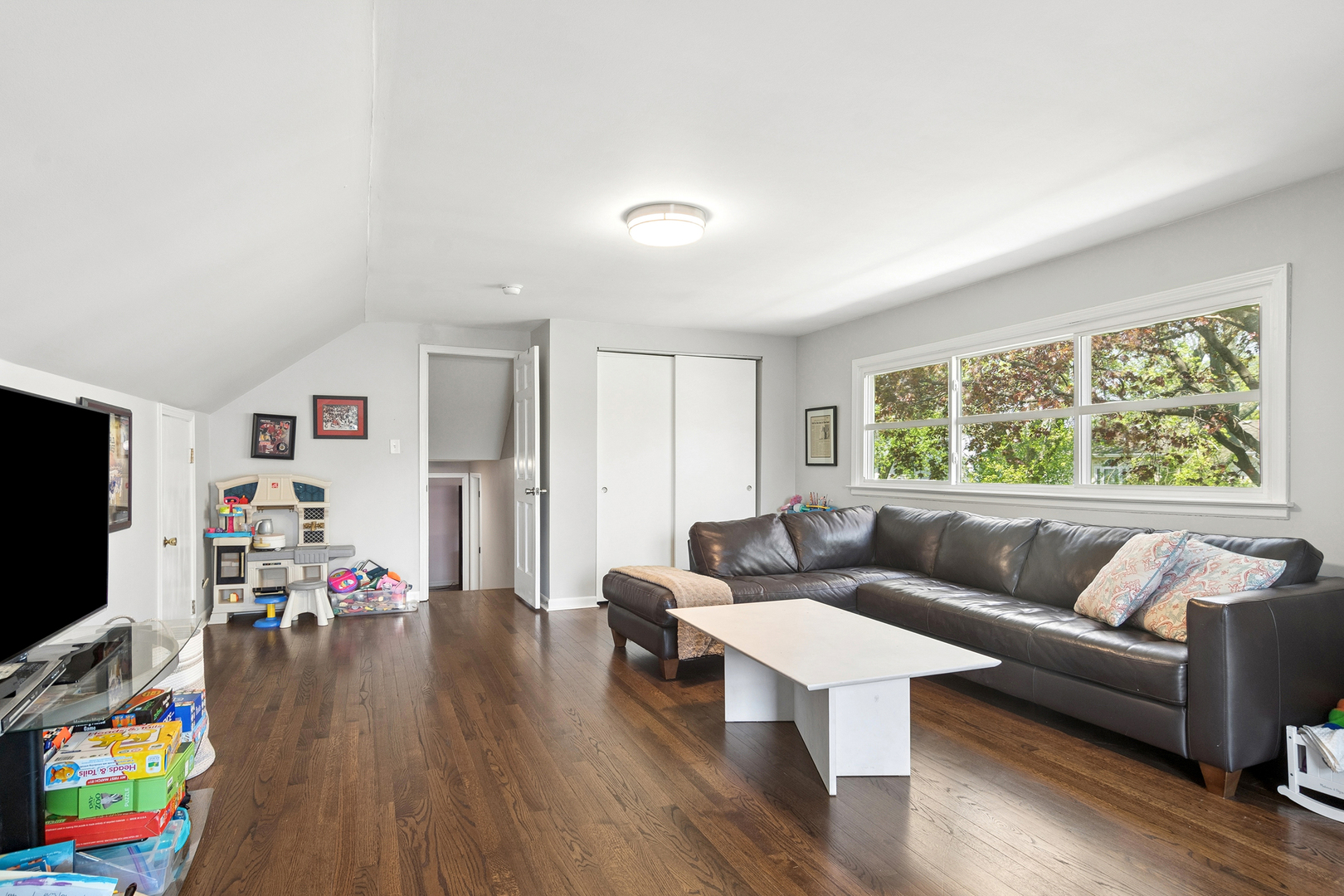 106 W Pickwick Road, Arlington Heights, IL 60005