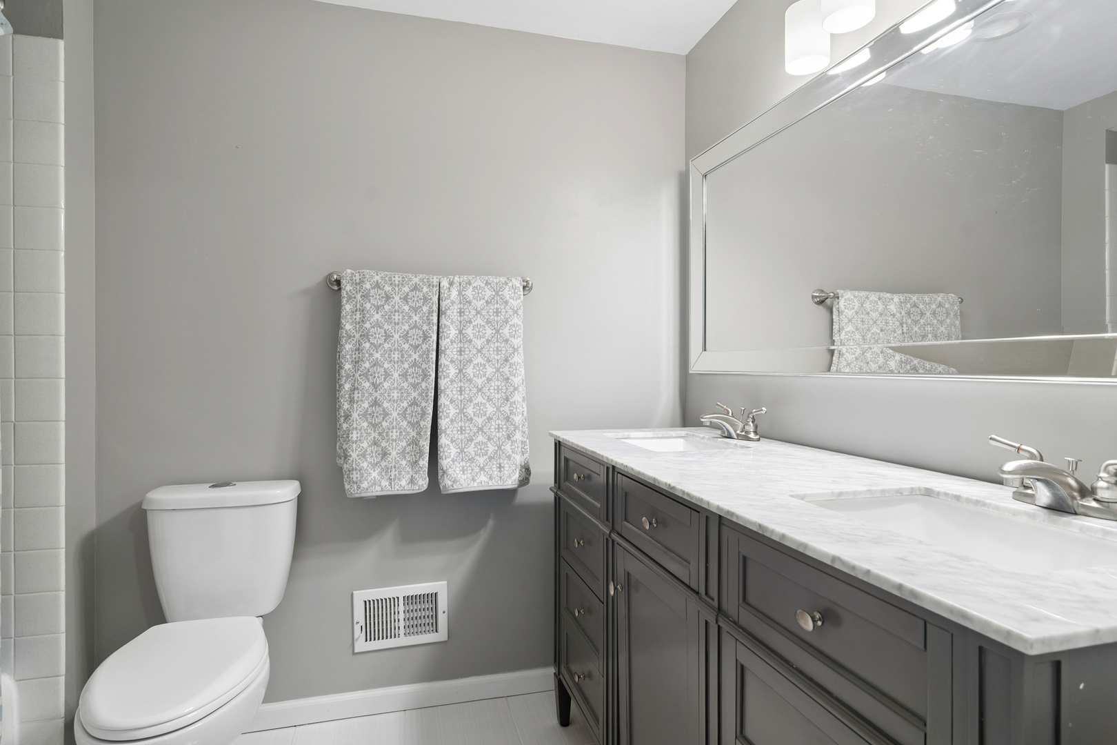 106 W Pickwick Road, Arlington Heights, IL 60005