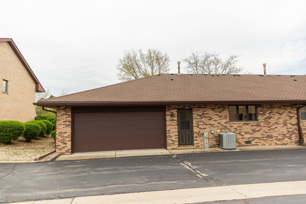 8310 ASHLEY Lane #8310, Tinley Park, IL 60477