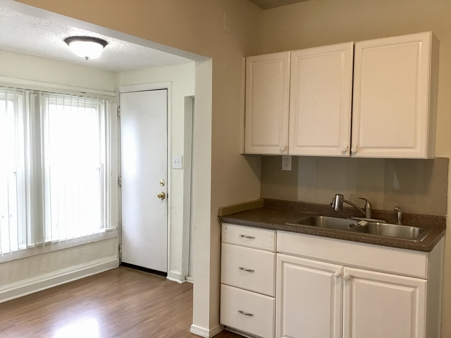 2406 Gilead Avenue, Zion, IL 60099