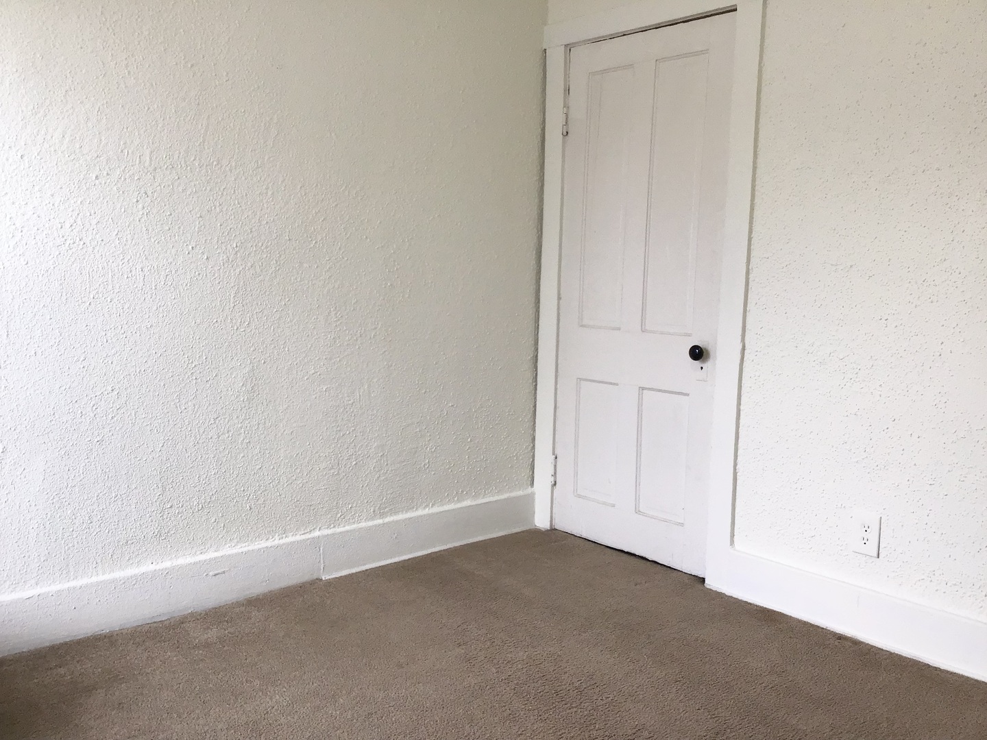 2406 Gilead Avenue, Zion, IL 60099