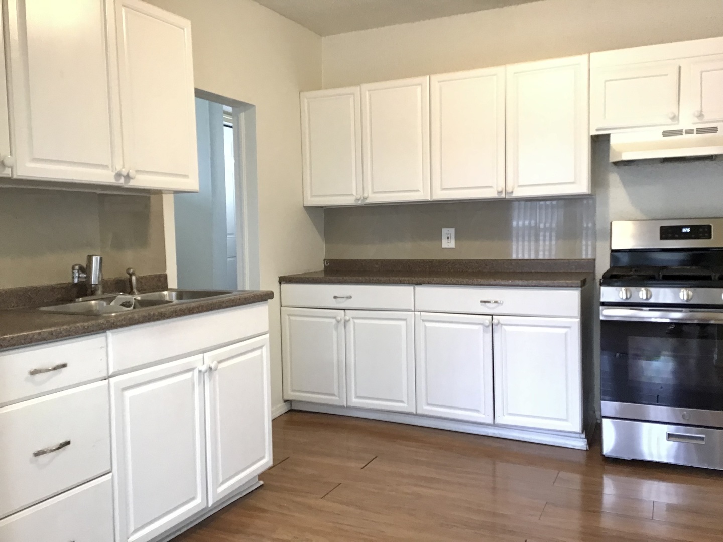 2406 Gilead Avenue, Zion, IL 60099