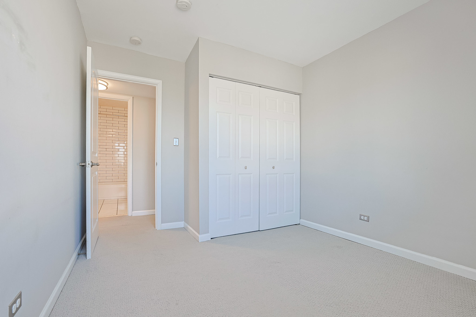 1332 Kingsbury Drive #1, Hanover Park, IL 60133