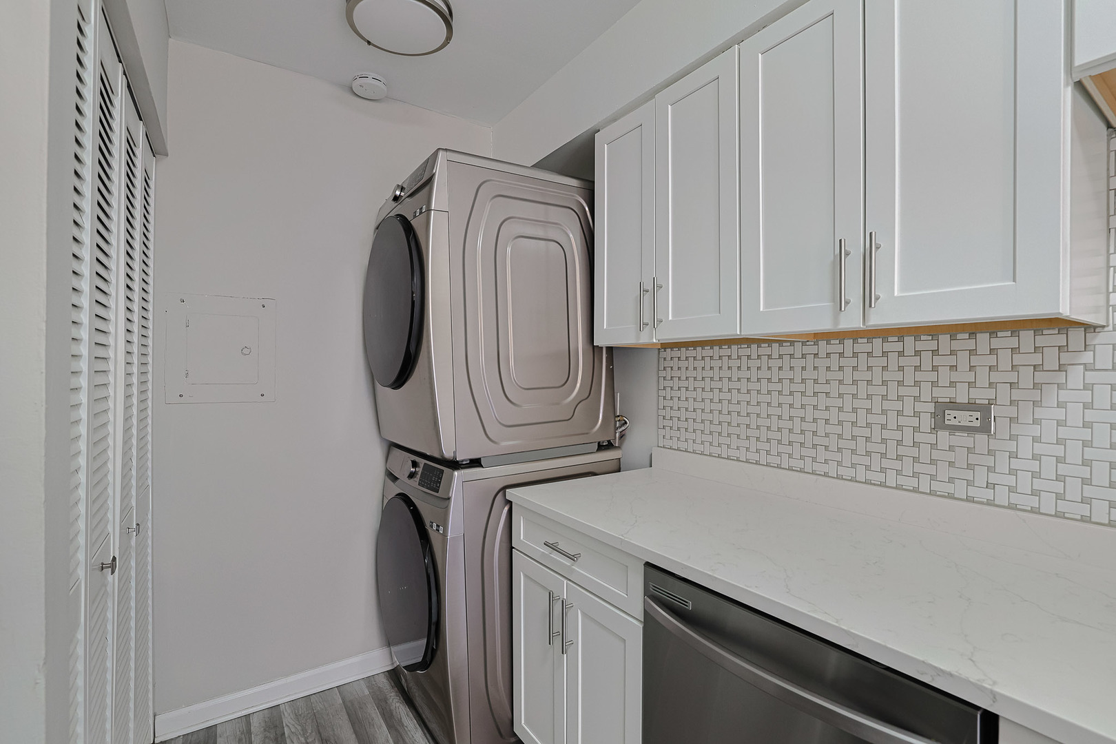 1332 Kingsbury Drive #1, Hanover Park, IL 60133