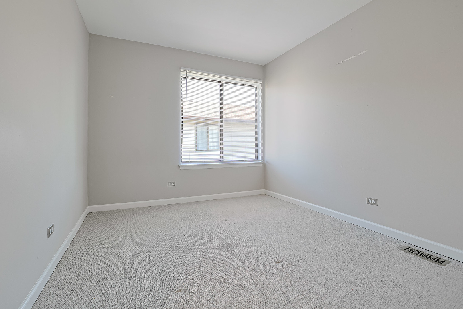 1332 Kingsbury Drive #1, Hanover Park, IL 60133