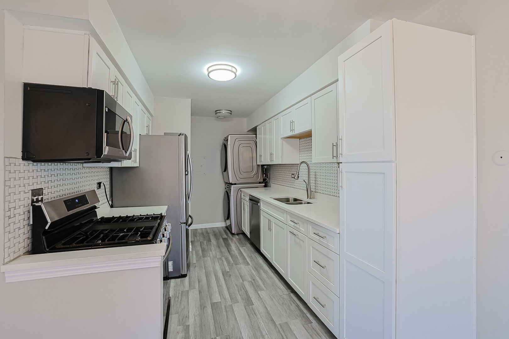 1332 Kingsbury Drive #1, Hanover Park, IL 60133