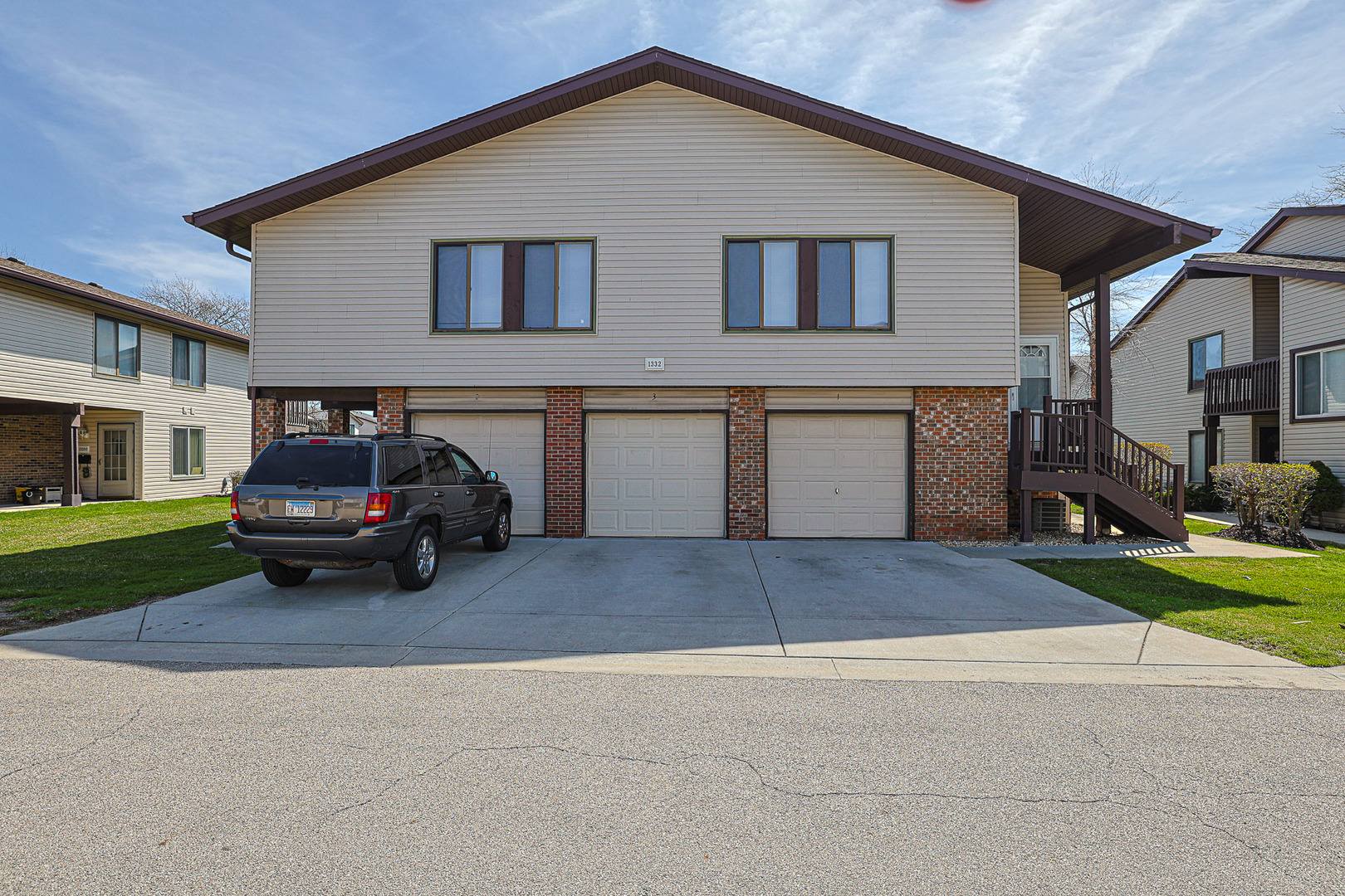 1332 Kingsbury Drive #1, Hanover Park, IL 60133