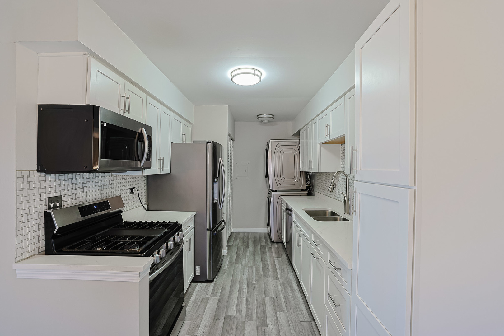 1332 Kingsbury Drive #1, Hanover Park, IL 60133