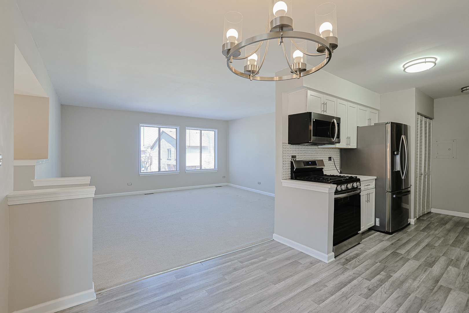 1332 Kingsbury Drive #1, Hanover Park, IL 60133