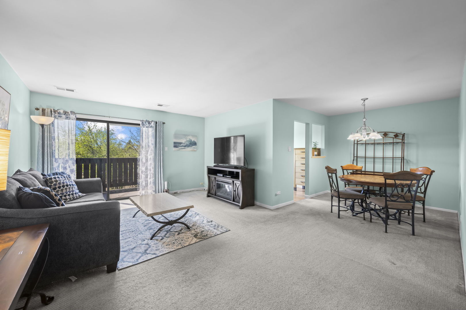 831 E Coach Road #4, Palatine, IL 60074