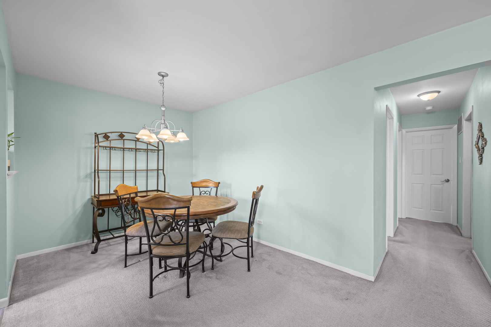 831 E Coach Road #4, Palatine, IL 60074