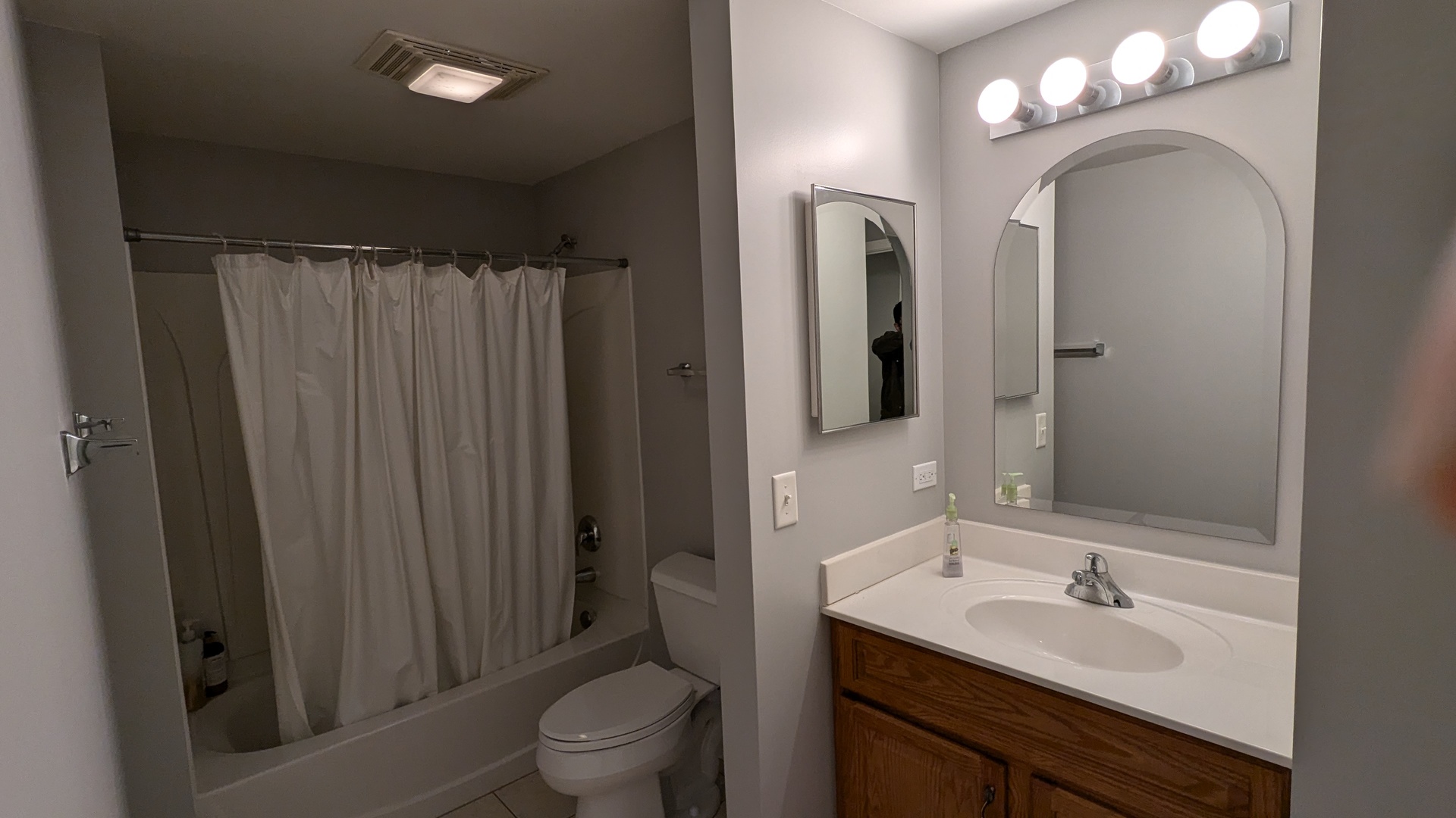 243 Colonial Drive, Vernon Hills, IL 60061