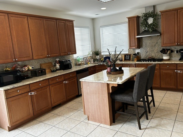 243 Colonial Drive, Vernon Hills, IL 60061