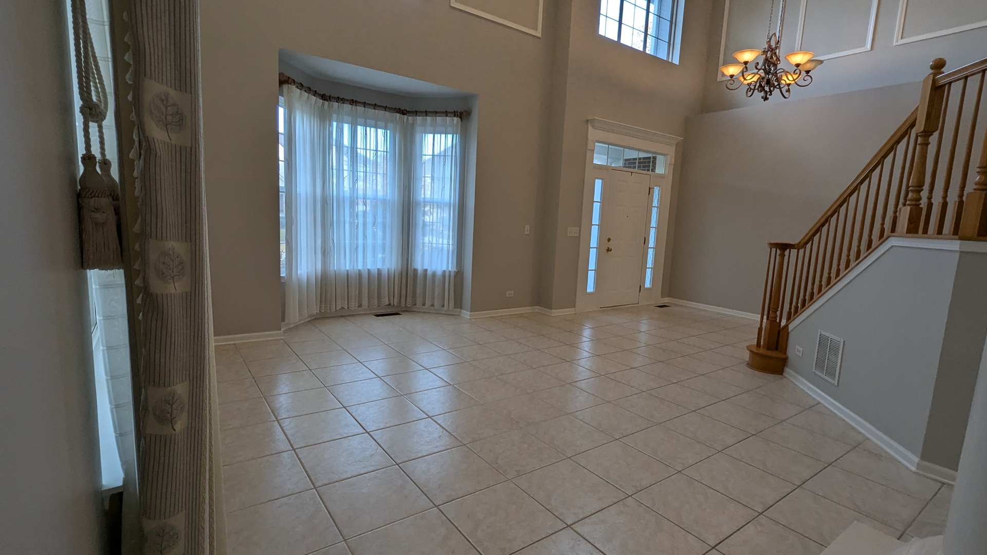 243 Colonial Drive, Vernon Hills, IL 60061