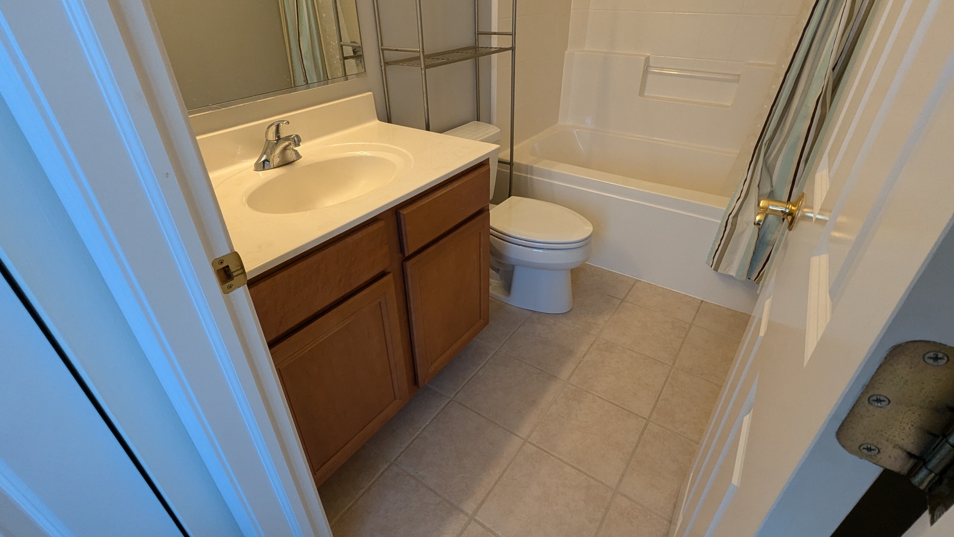 243 Colonial Drive, Vernon Hills, IL 60061