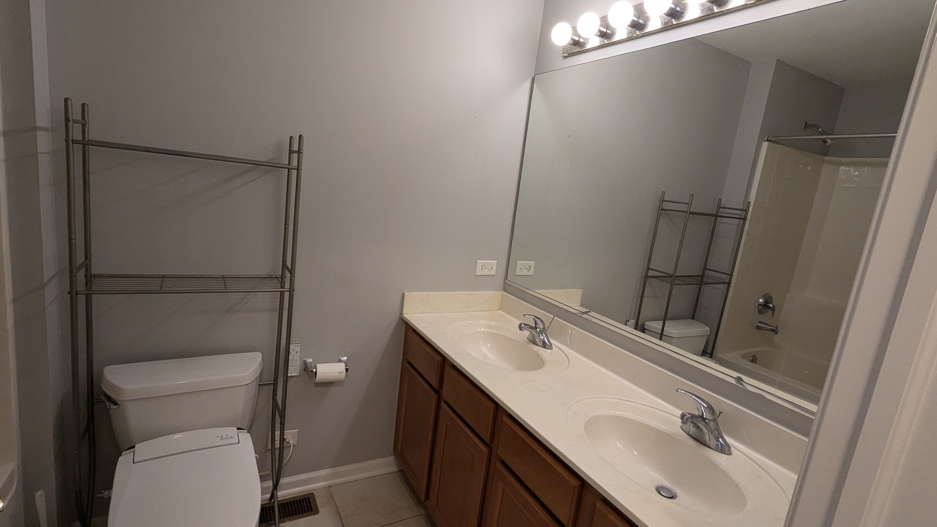 243 Colonial Drive, Vernon Hills, IL 60061