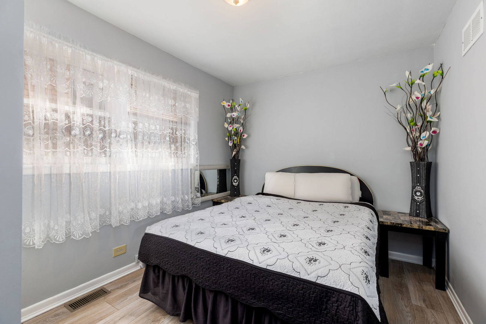 6718 W Forest Preserve Drive, Harwood Heights, IL 60706