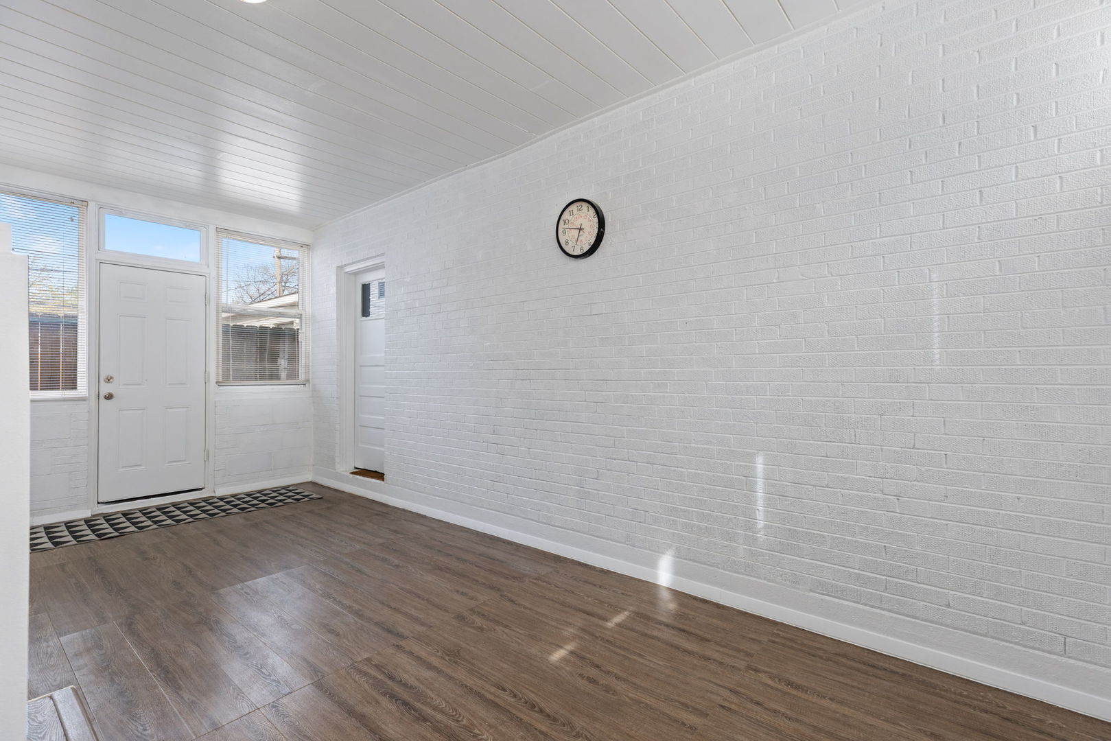 6718 W Forest Preserve Drive, Harwood Heights, IL 60706