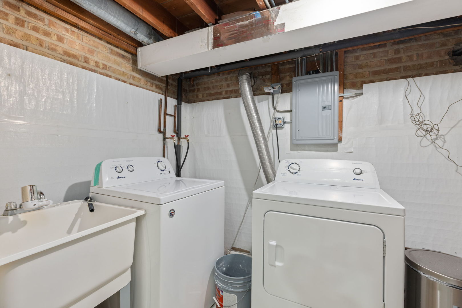 6718 W Forest Preserve Drive, Harwood Heights, IL 60706