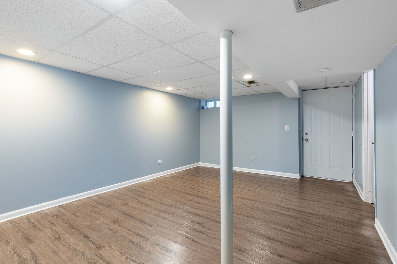 6718 W Forest Preserve Drive, Harwood Heights, IL 60706