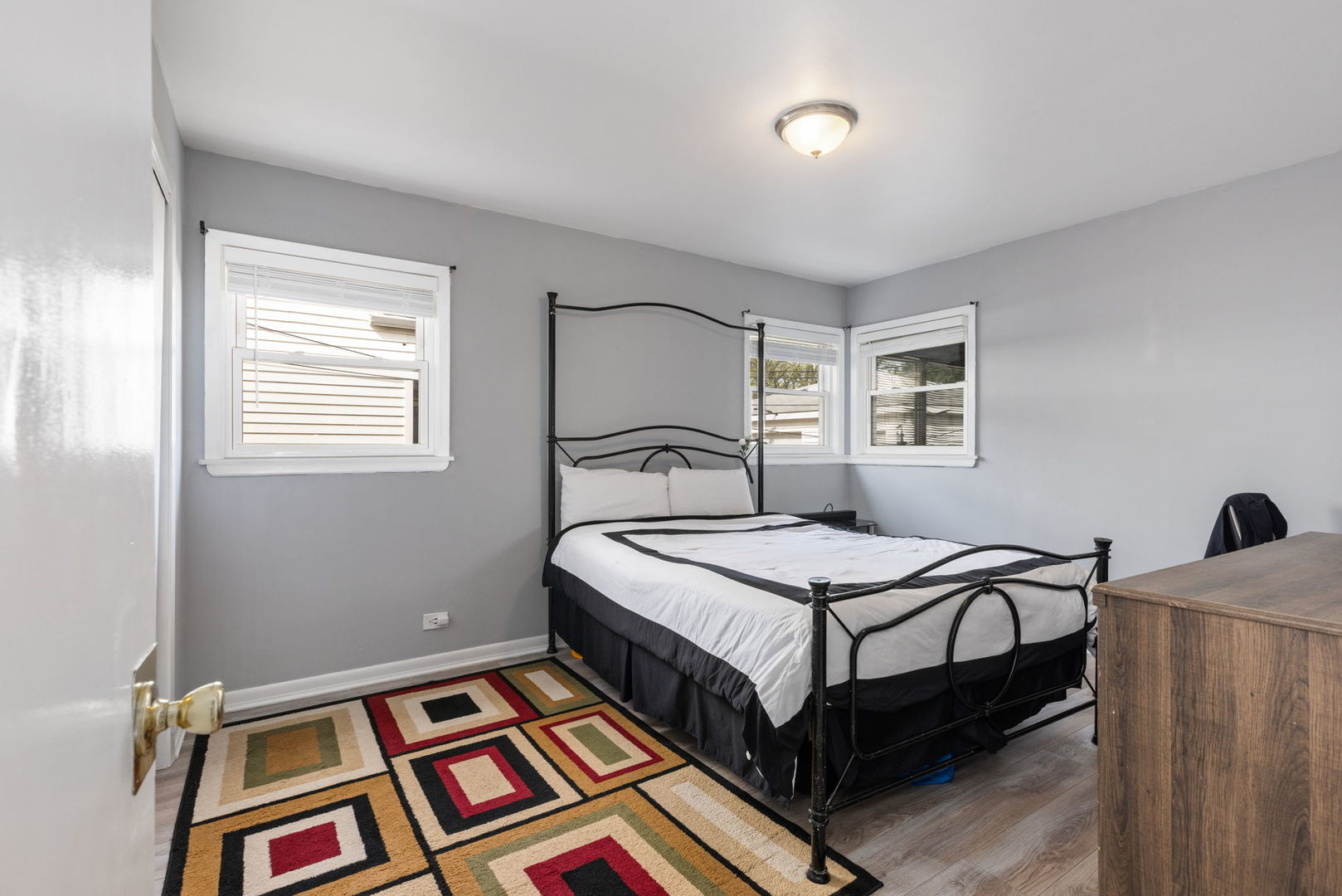 6718 W Forest Preserve Drive, Harwood Heights, IL 60706