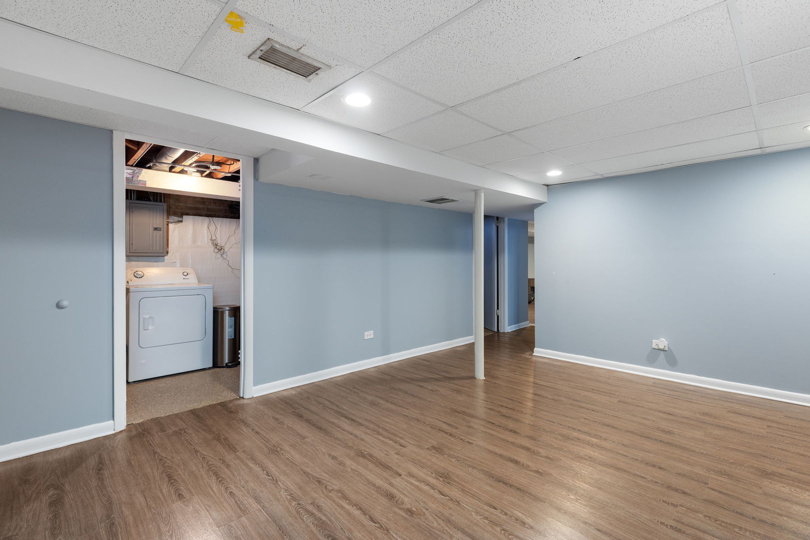 6718 W Forest Preserve Drive, Harwood Heights, IL 60706