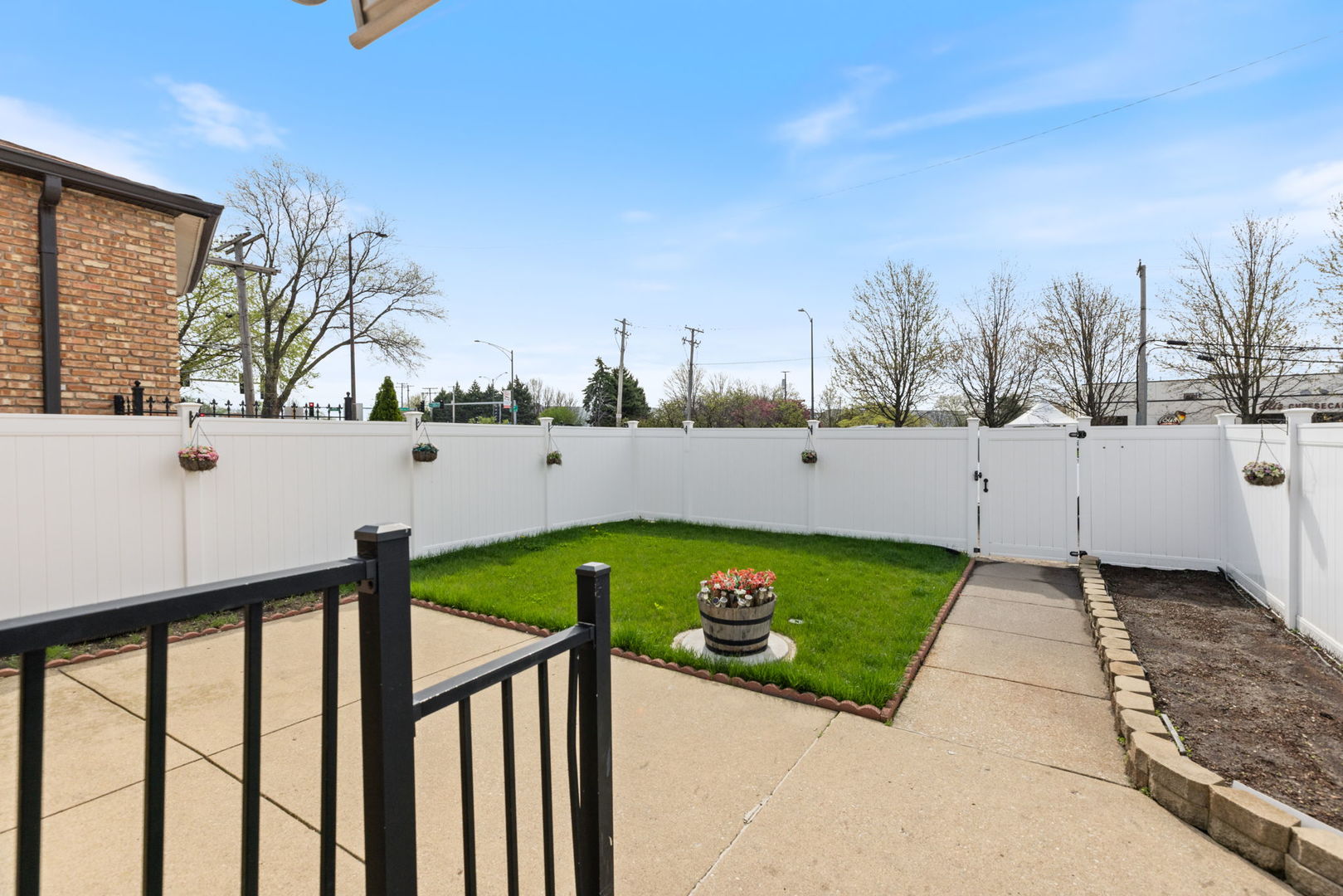 6718 W Forest Preserve Drive, Harwood Heights, IL 60706