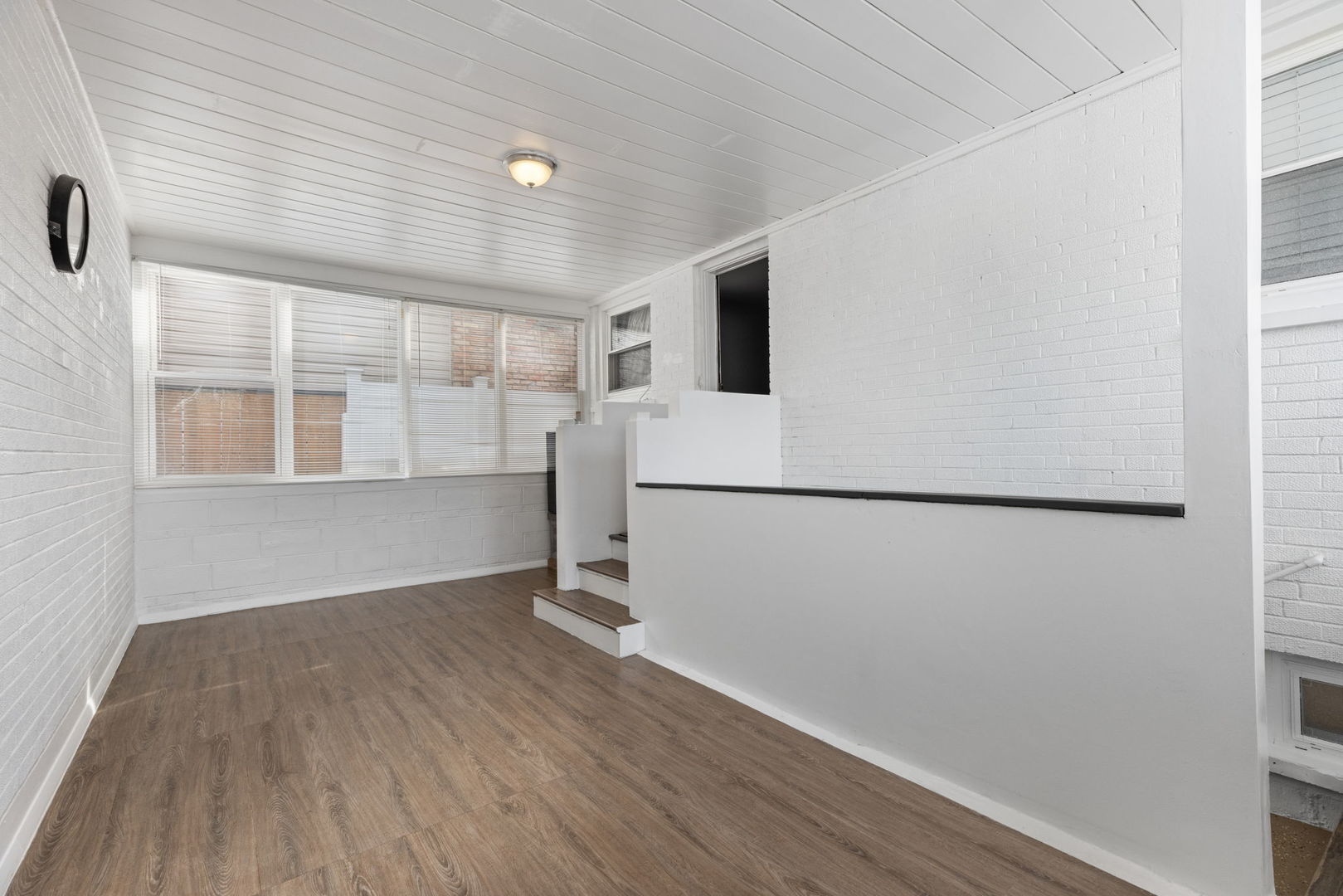 6718 W Forest Preserve Drive, Harwood Heights, IL 60706